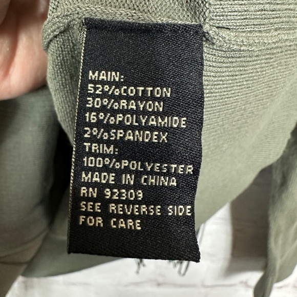 New DG2 Diane Gilman Green Sweater with fringe tassel accents Sz S NWD - Picture 5 of 7